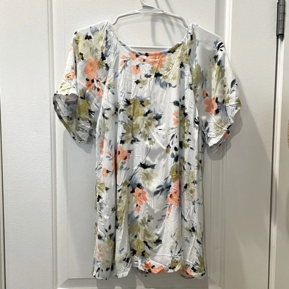 NEW…Gorgeous Floral Patterned Blouse - Picture 1 of 3